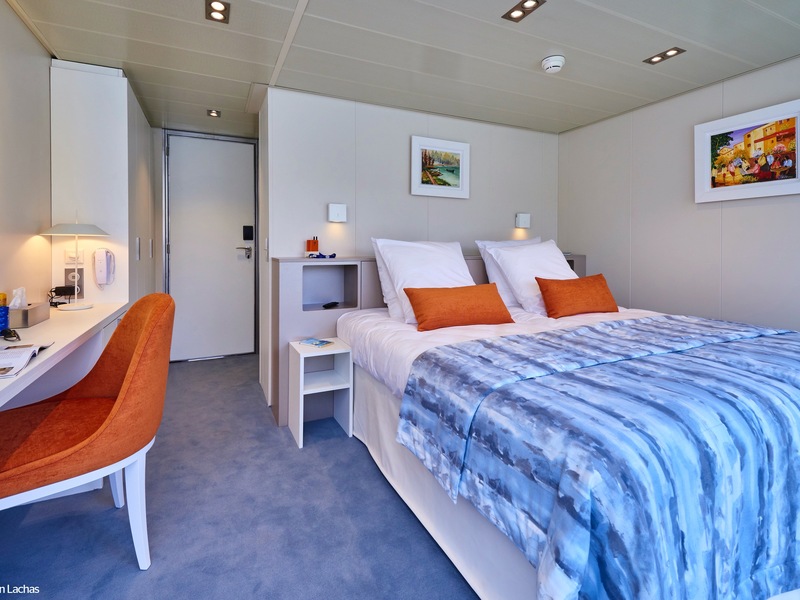 CAT. A - Upper Deck 2 Adjustable Twin Beds